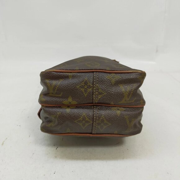 Louis Vuitton - Picture 5 of 9